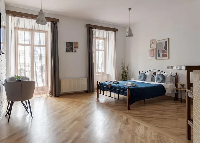 Rynok Square Apartment With Balcony