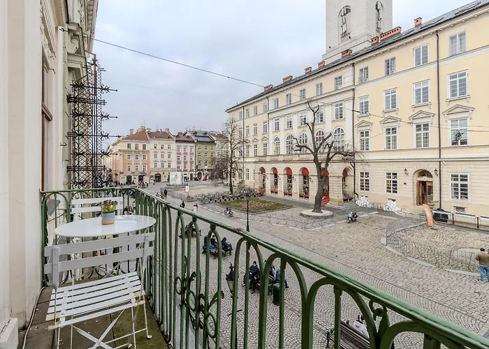 Rynok Square Apartment With Balcony